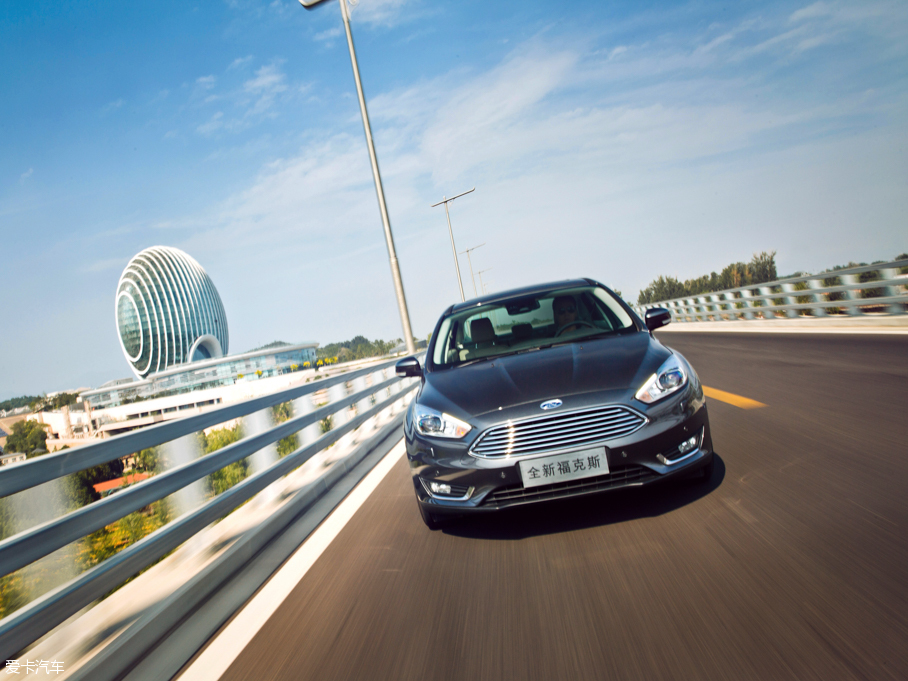 2015˹  EcoBoost 180 ԄŞ