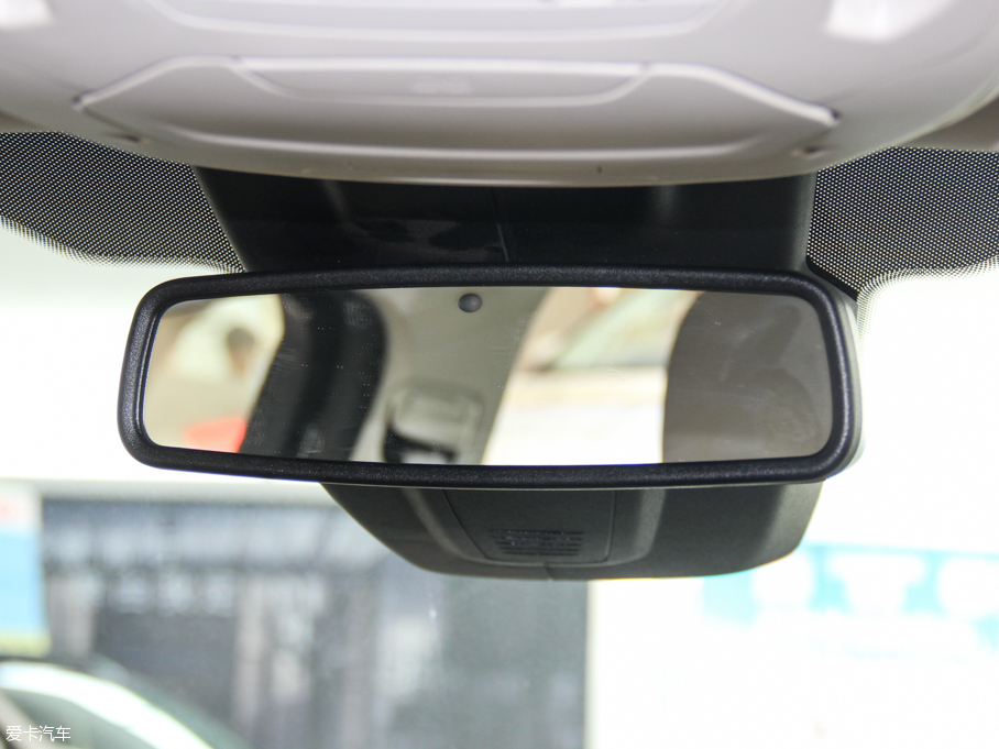 2015˹  EcoBoost 180 ԄŞ