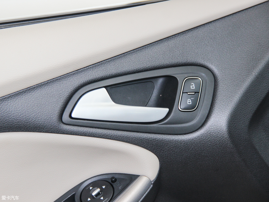 2015˹  EcoBoost 180 ԄŞ