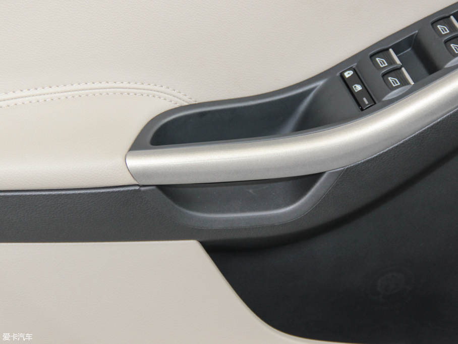 2015˹  EcoBoost 180 ԄŞ