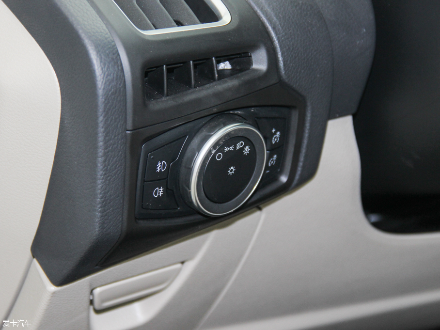 2015˹  EcoBoost 180 ԄŞ