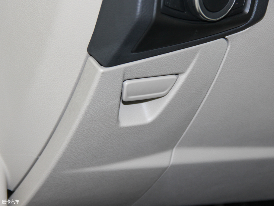 2015˹  EcoBoost 180 ԄŞ