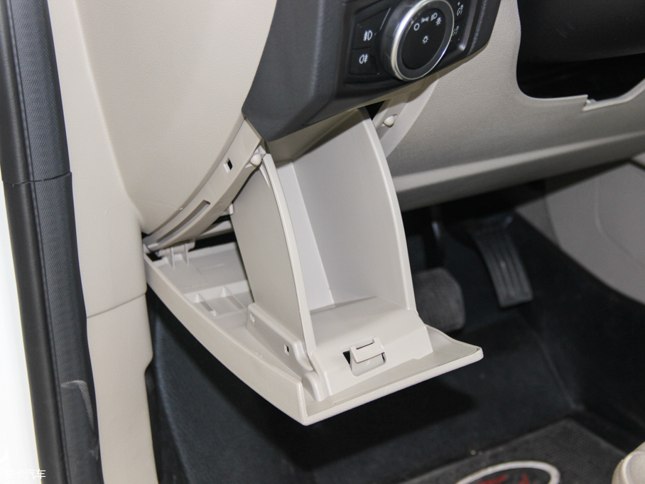 2015˹  EcoBoost 180 ԄŞ