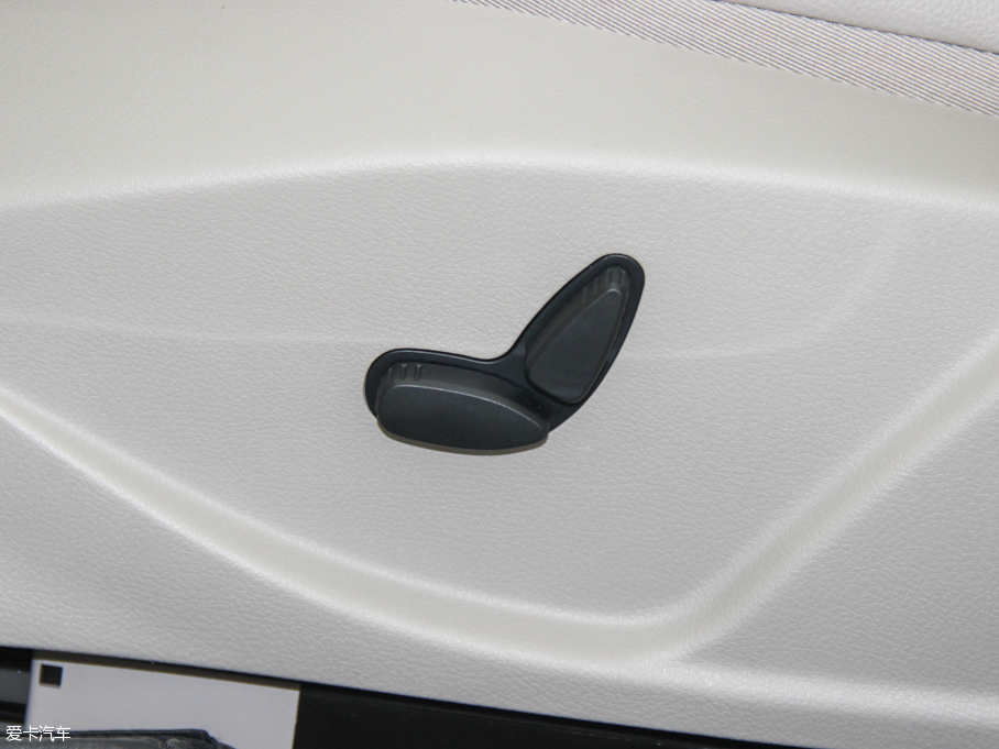 2015˹  EcoBoost 180 Ԅ(dng)Ş