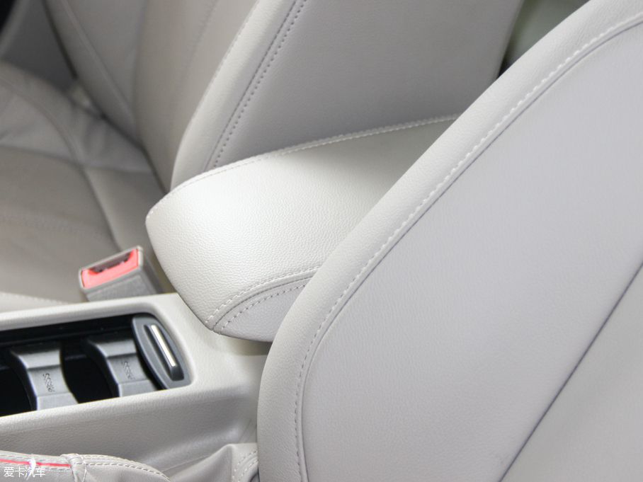 2015˹  EcoBoost 180 Ԅ(dng)Ş