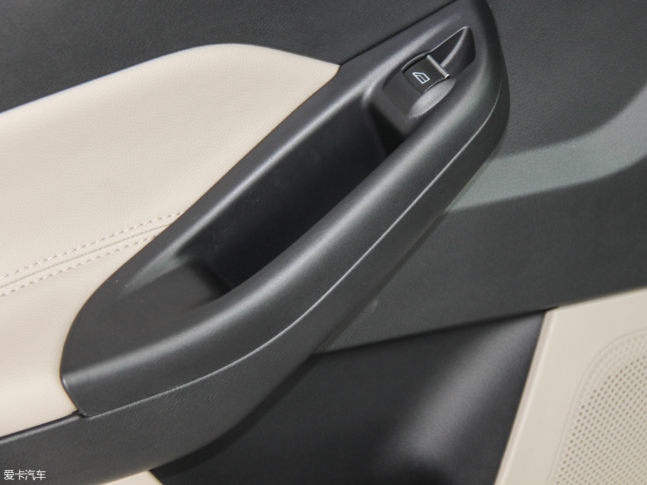 2015˹  EcoBoost 180 ԄŞ