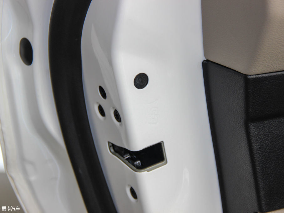 2015˹  EcoBoost 180 ԄŞ