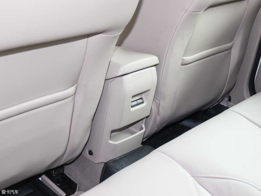 2015˹  EcoBoost 180 ԄŞ