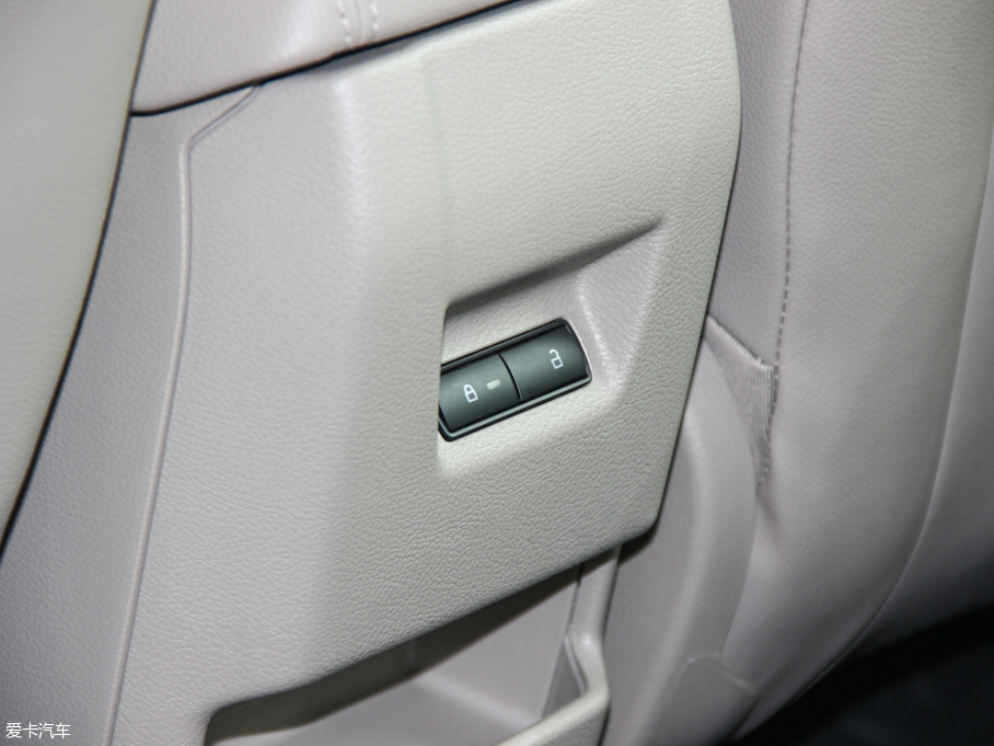 2015˹  EcoBoost 180 ԄŞ