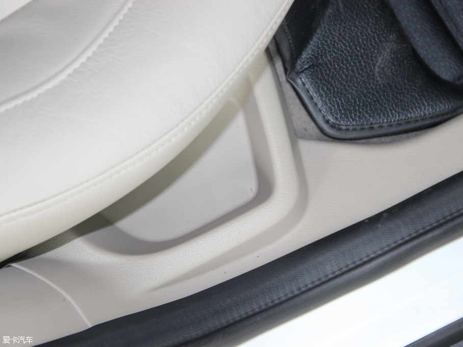 2015˹  EcoBoost 180 ԄŞ