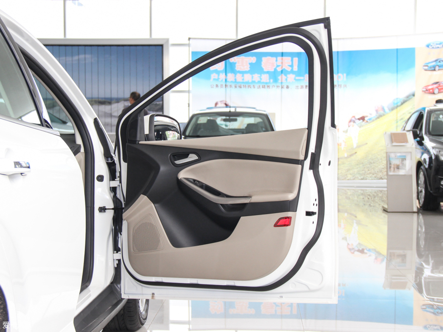 2015˹  EcoBoost 180 ԄŞ