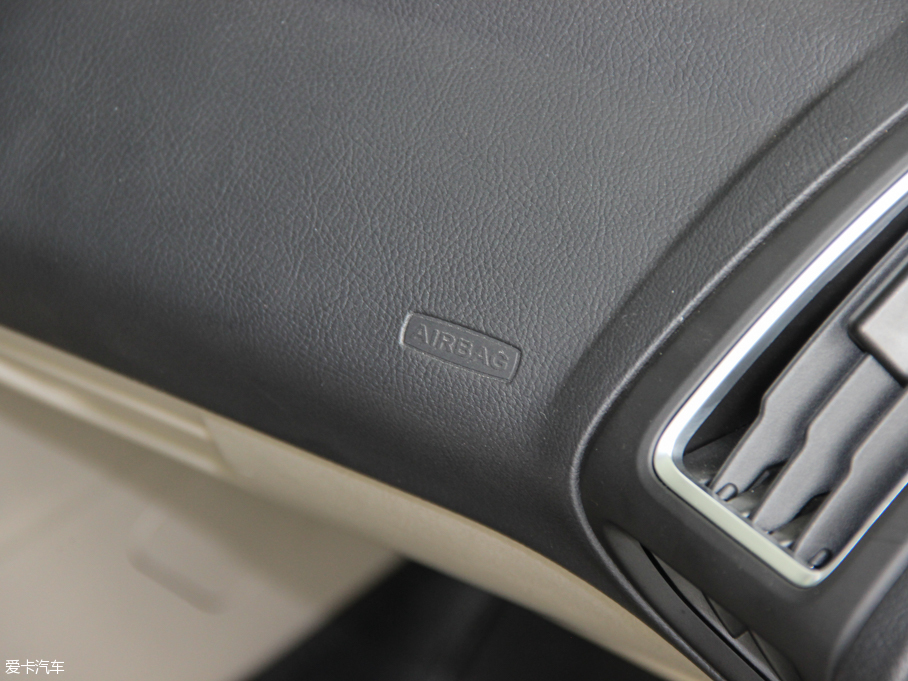 2015˹  EcoBoost 180 ԄŞ