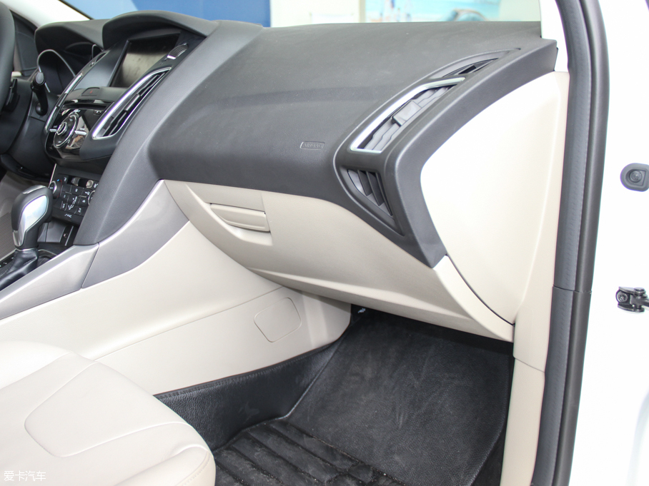 2015˹  EcoBoost 180 ԄŞ