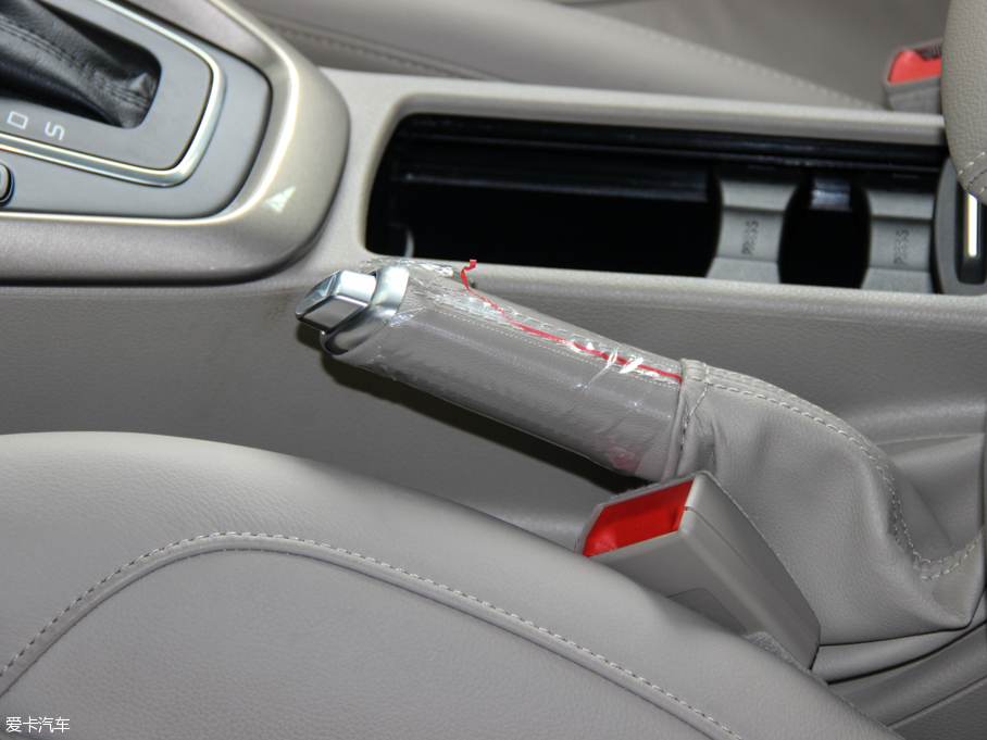 2015˹  EcoBoost 180 ԄŞ