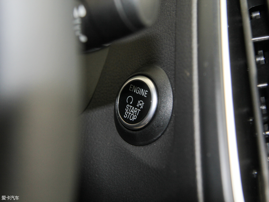 2015˹  EcoBoost 180 ԄŞ