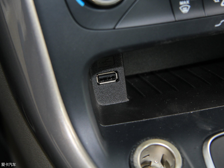 2015˹  EcoBoost 180 ԄŞ