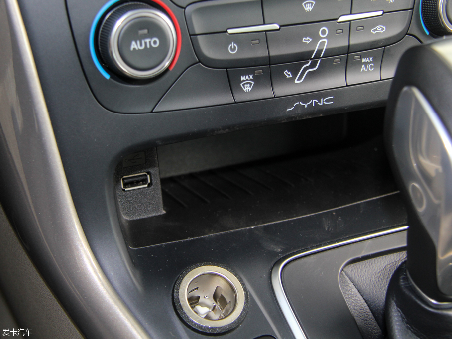 2015˹  EcoBoost 180 ԄŞ