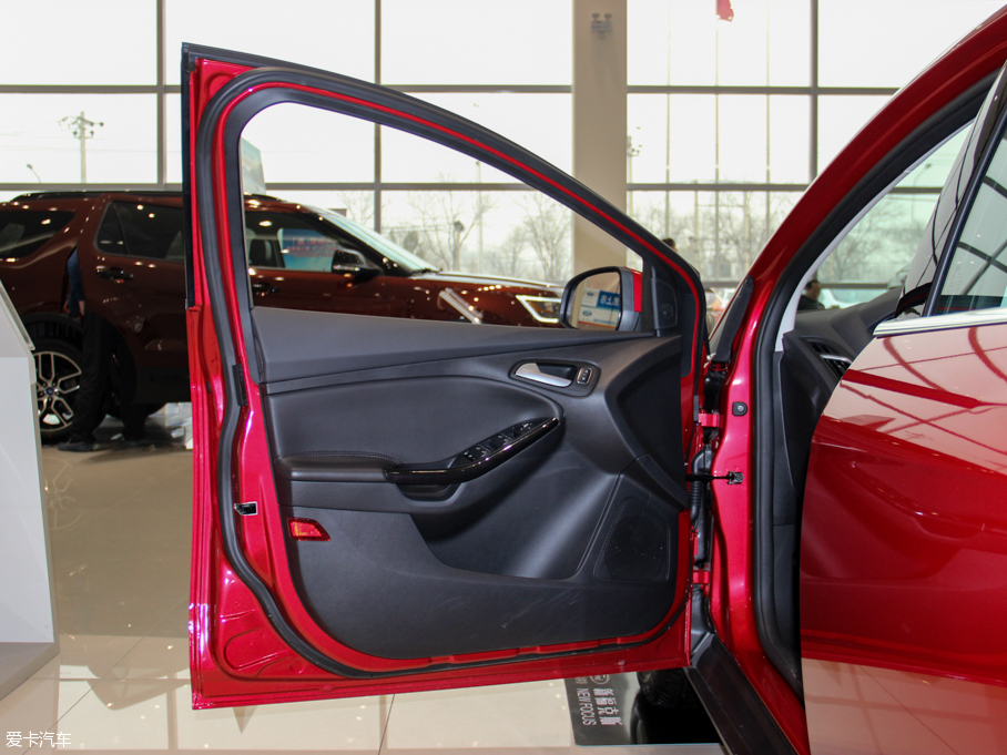 2015˹  EcoBoost 180 ԄӾӢ