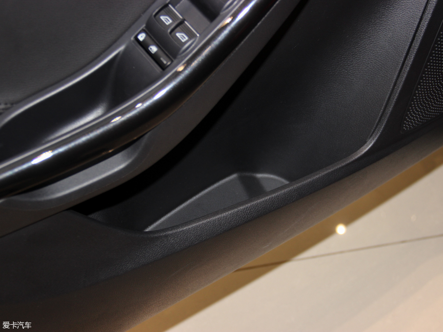 2015˹  EcoBoost 180 ԄӾӢ