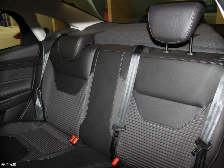 2015˹  EcoBoost 180 ԄӾӢ