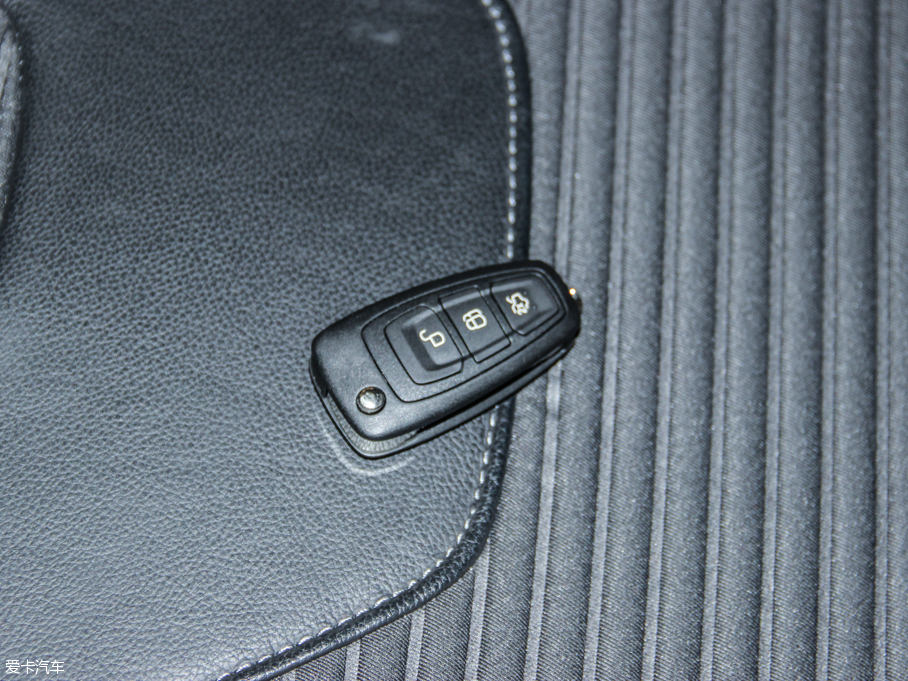 2015˹  EcoBoost 180 ԄӾӢ