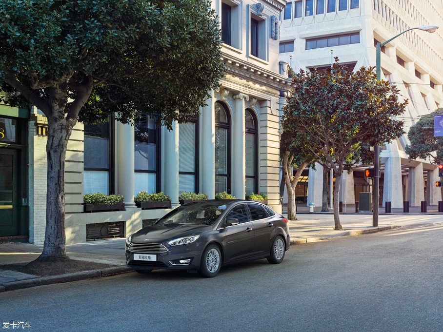 2015˹  EcoBoost 180 ԄŞ