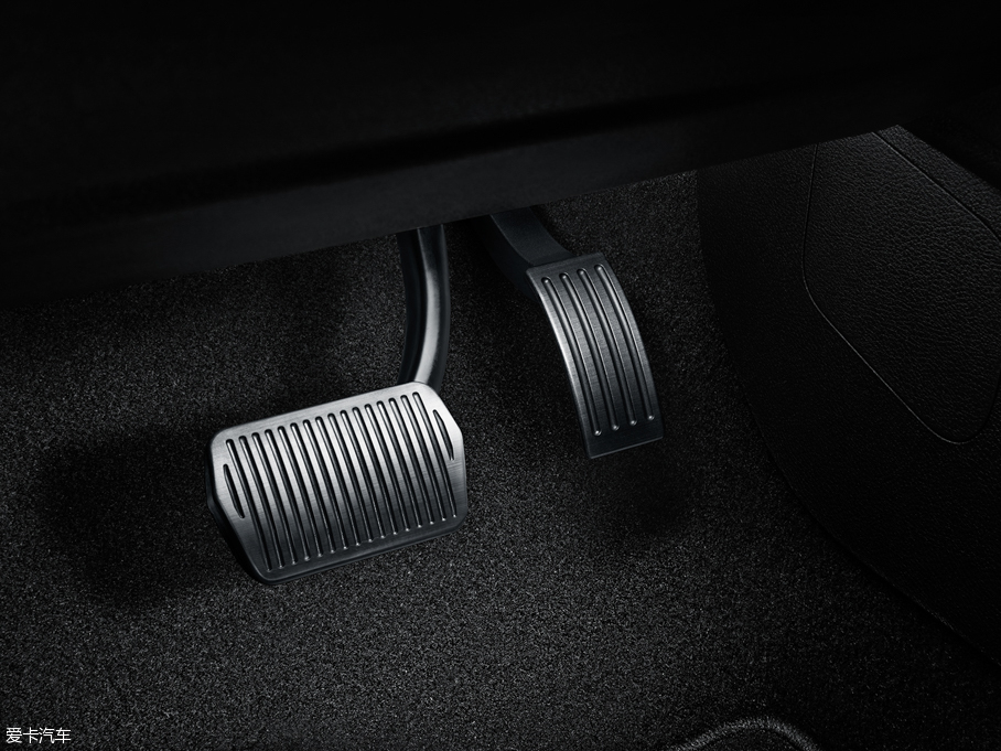 2015˹  EcoBoost 180 ԄŞ