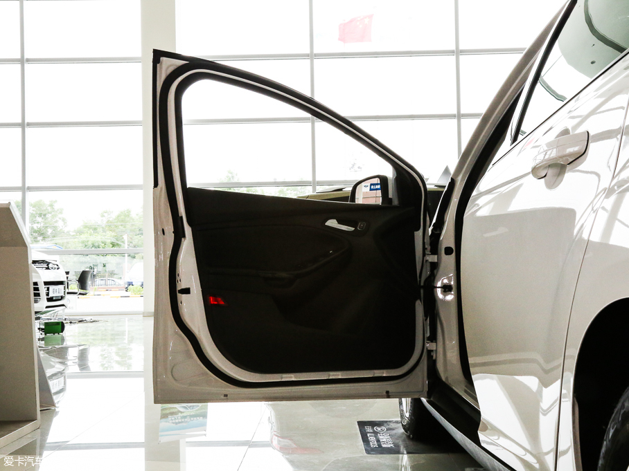 2015˹  EcoBoost 125 ԄӳL