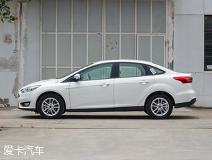 長(zhǎng)安福特2015款新福克斯三廂