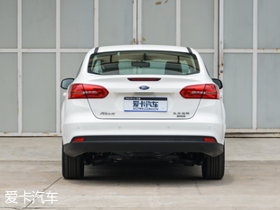 長(zhǎng)安福特2015款新福克斯三廂