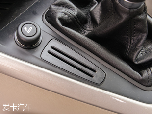 長(zhǎng)安福特2015款新福克斯三廂