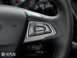 長(zhǎng)安福特2015款新福克斯三廂