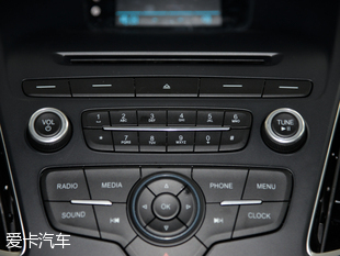 長(zhǎng)安福特2015款新福克斯三廂