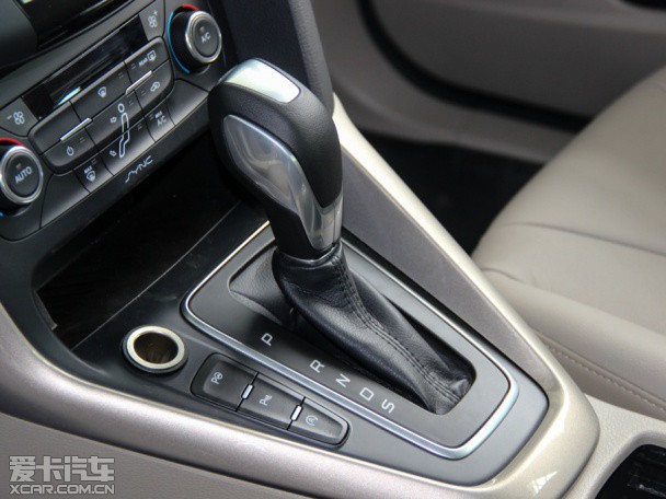 長安福特2015款新福克斯三廂