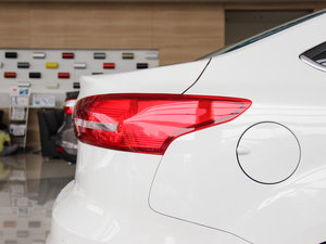 2015 EcoBoost 180 ԄŞ ^