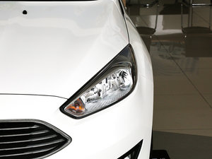 2015 EcoBoost 125 ԄӳL 