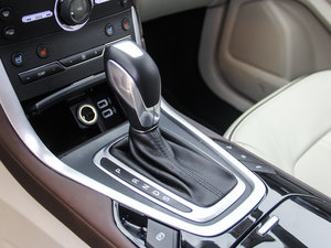 2016款EcoBoost 245 四驱旗舰型 7座 换挡杆