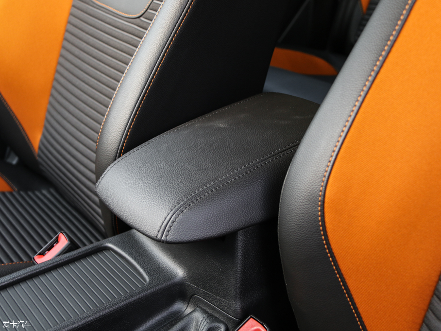 2017˹ Ɏ EcoBoost 180 Ԅ\