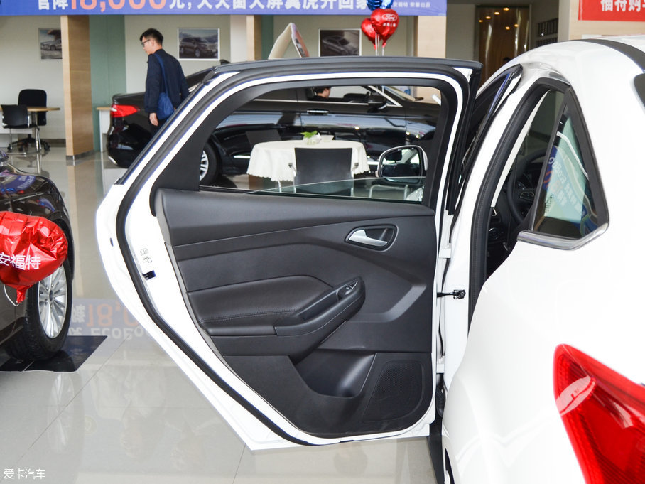 2017˹  EcoBoost 180 Ԅ(dng)Ӣ