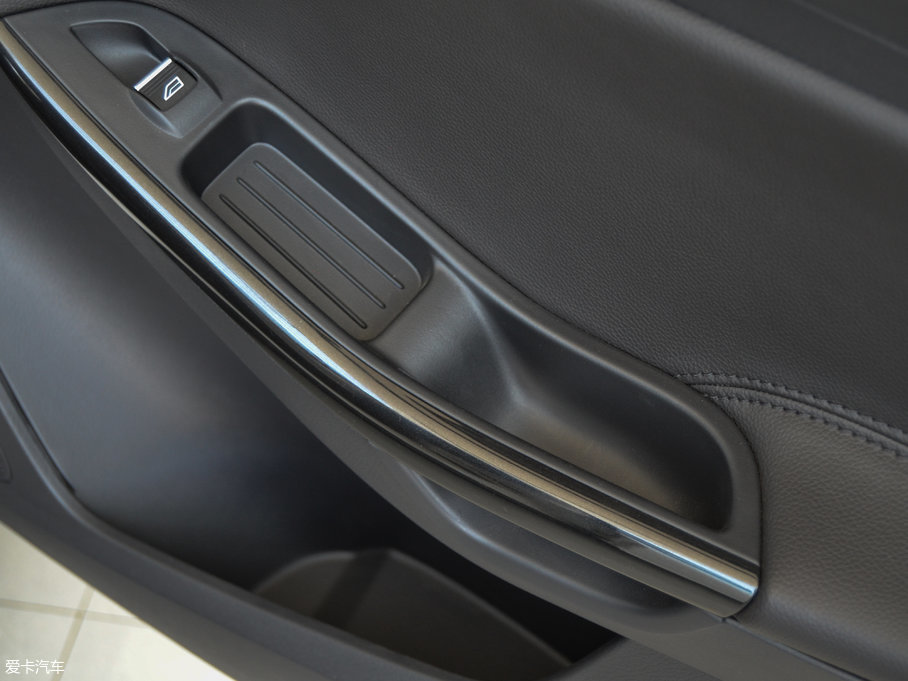 2017˹  EcoBoost 180 ԄӾӢ