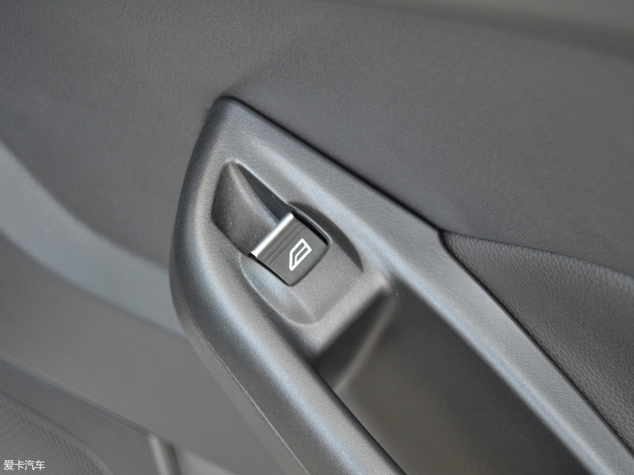 2017˹  EcoBoost 180 Ԅ(dng)Ӣ