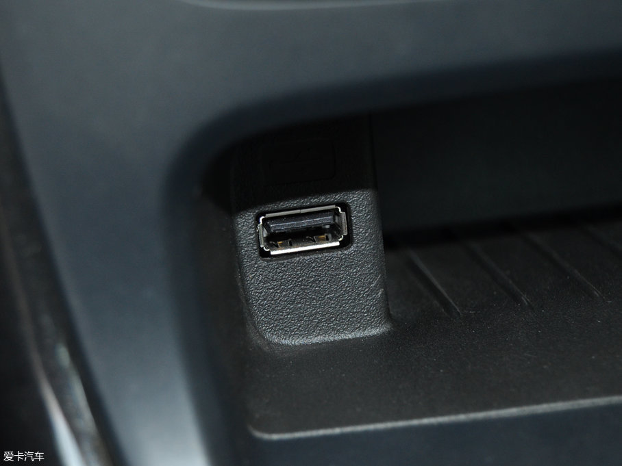 2017˹  EcoBoost 180 Ԅ(dng)Ӣ