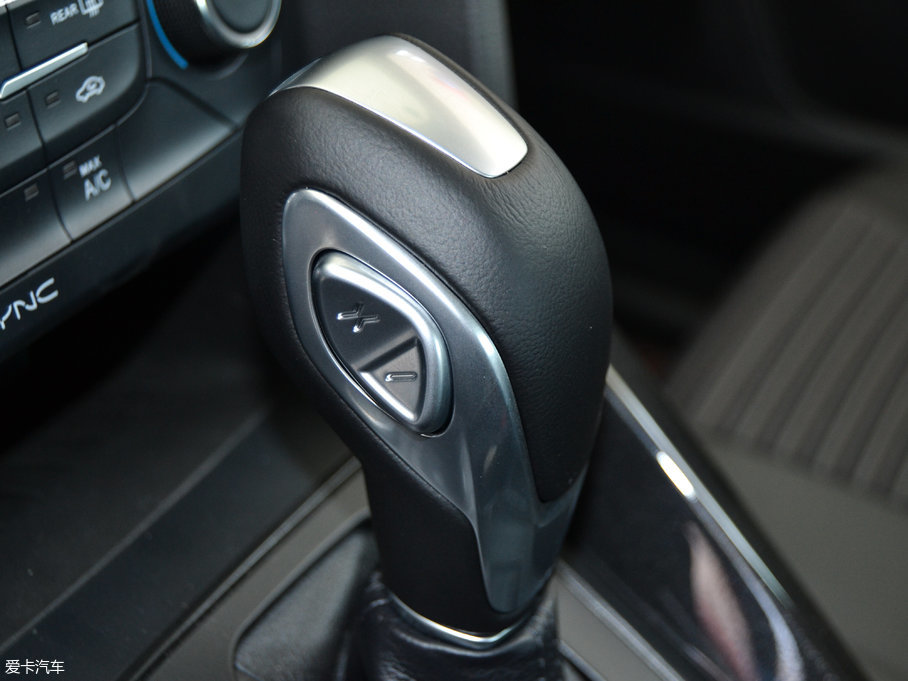 2017˹  EcoBoost 180 Ԅ(dng)Ӣ