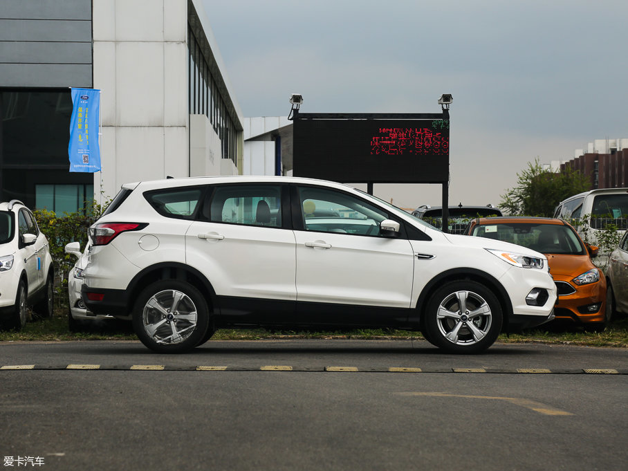 2017 EcoBoost 180 (q)