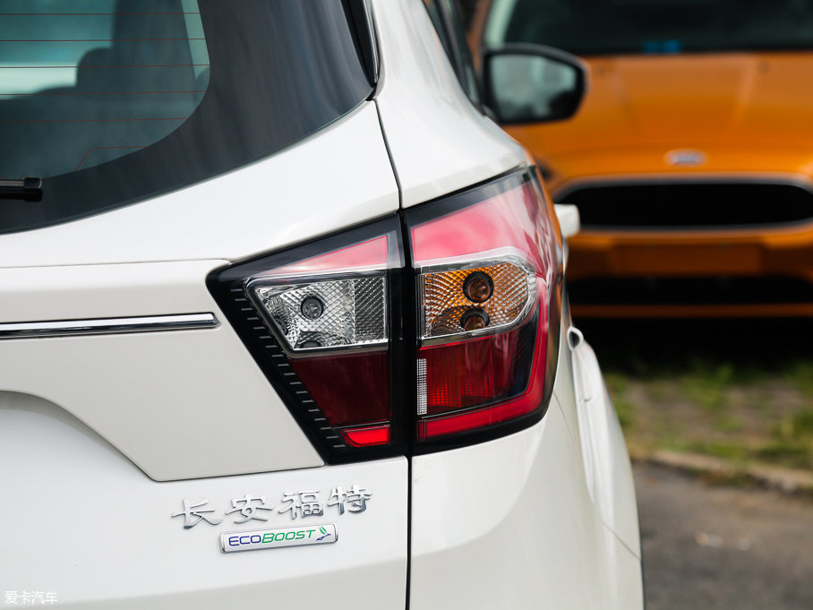 2017 EcoBoost 180 򌾫