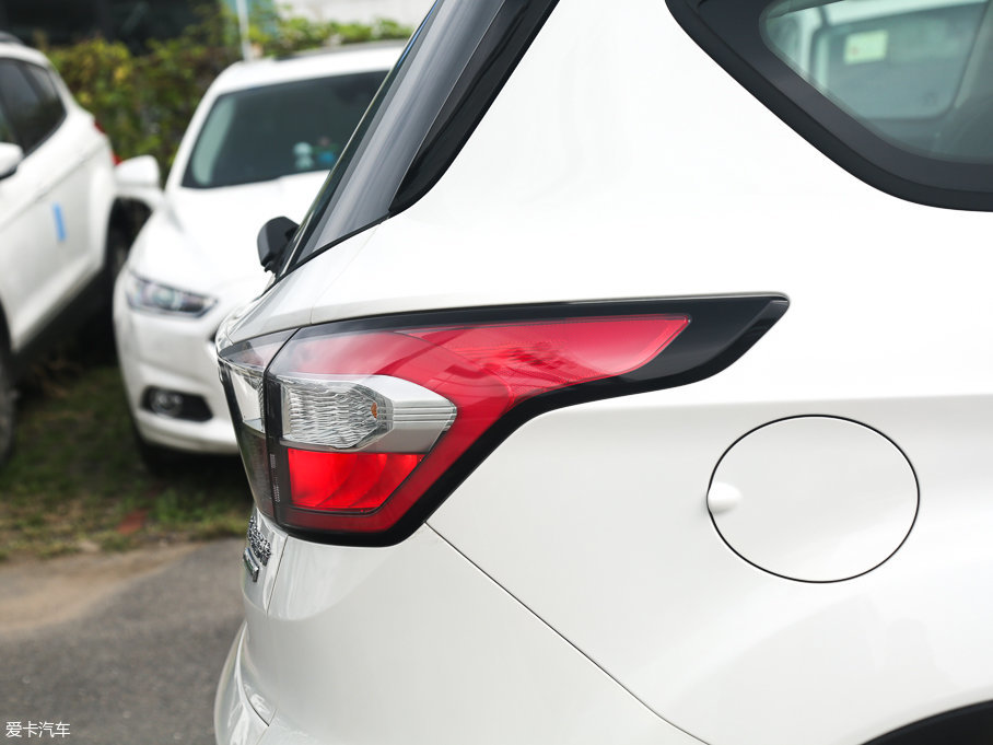 2017 EcoBoost 180 򌾫