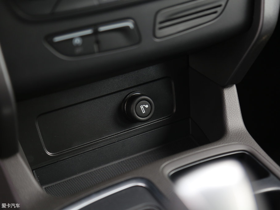 2017 EcoBoost 180 򌾫