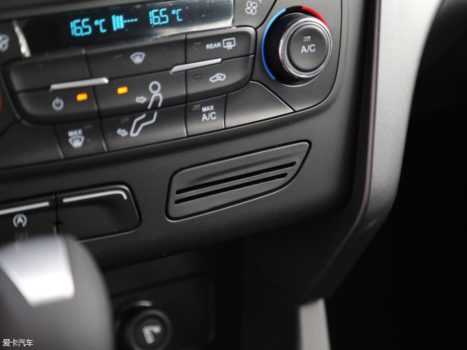 2017 EcoBoost 180 򌾫