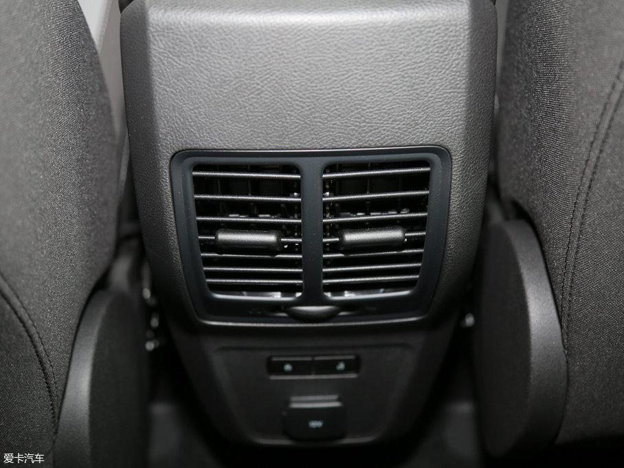 2017 EcoBoost 180 򌾫