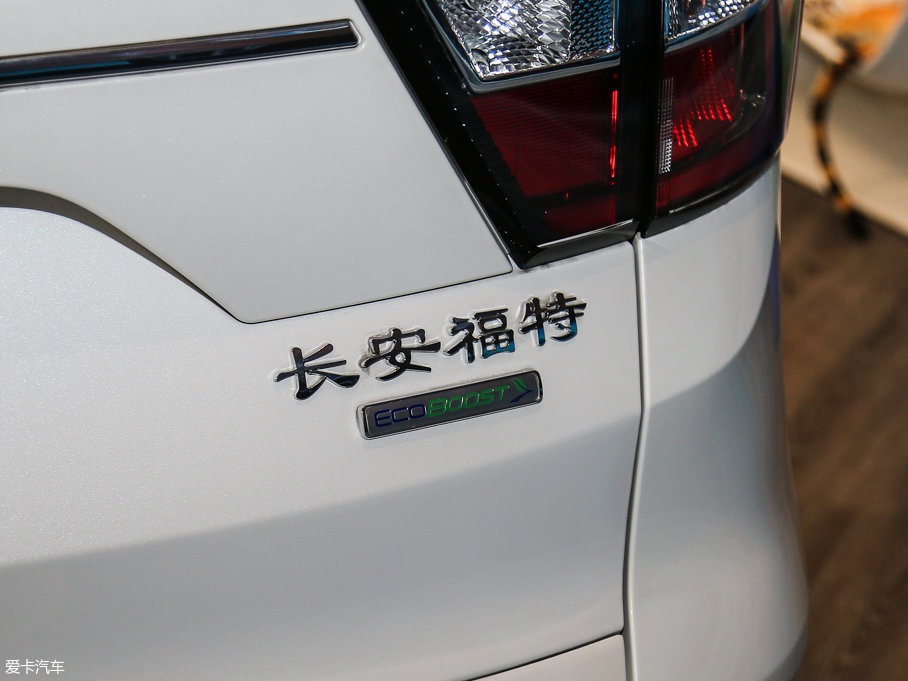 2017 EcoBoost 180 򌻢S